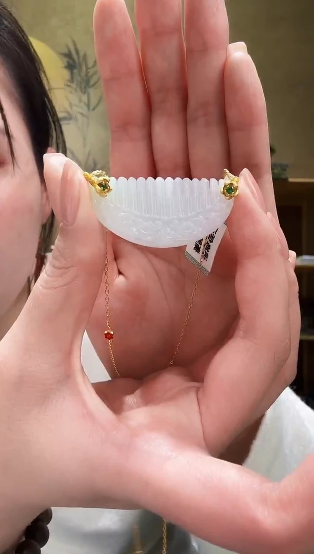 颈饰未镶嵌翡翠吊坠