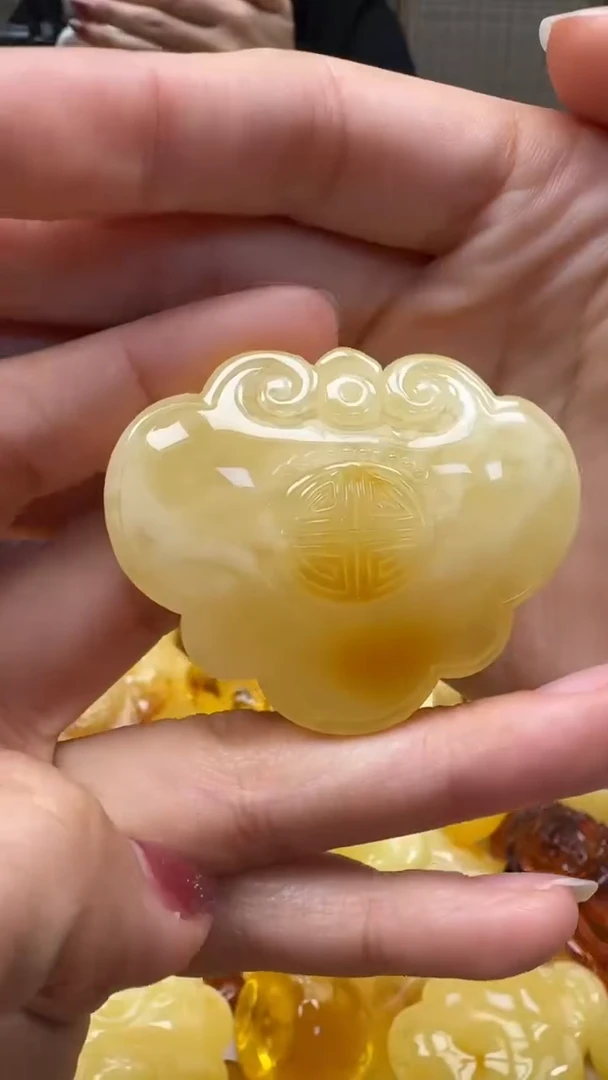 裸石琥珀未镶嵌如图