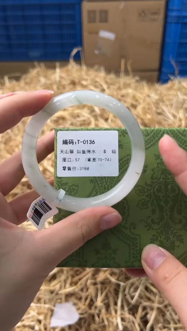未镶嵌手镯石英质玉T-0136