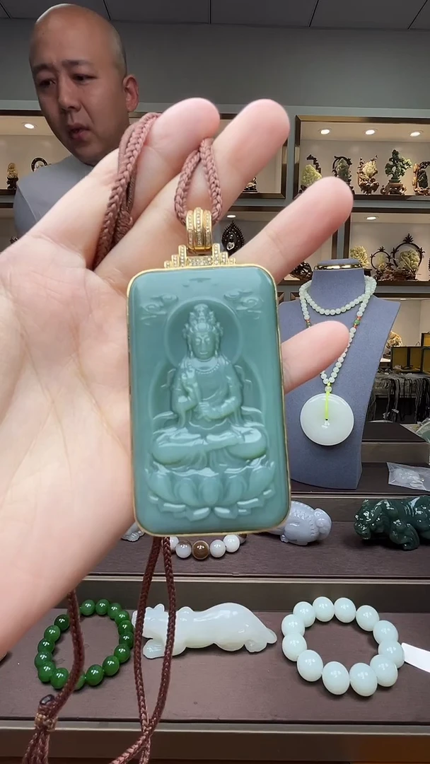 和田玉18K金镶嵌挂件苏