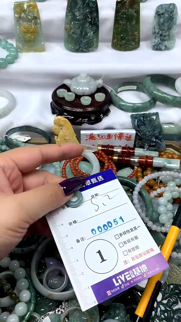 吊坠(不含链)未镶嵌翡翠1