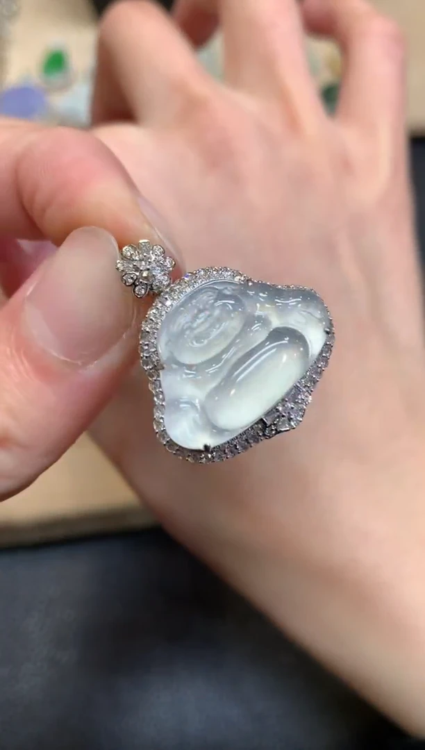 【闪购商品】翡翠颈饰18K金镶嵌佛公【无服务费】