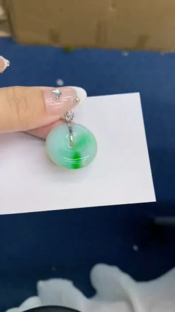 翡翠未镶嵌吊坠(不含链)1