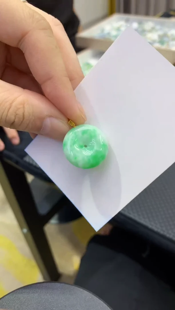 颈饰18K金镶嵌翡翠天然缅甸翡翠A货