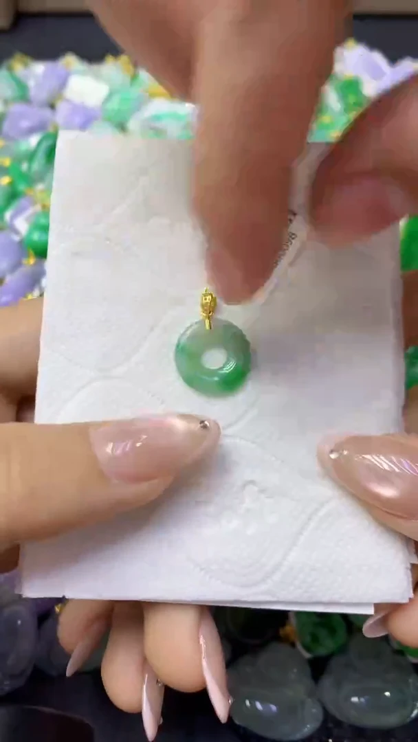 颈饰未镶嵌翡翠天然缅甸翡翠A货