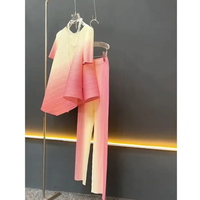 夏季网红女装短袖小香风休闲三宅褶皱渐层两件式套装轻奢高级上衣