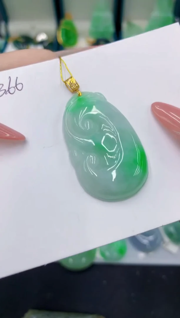 翡翠18K金镶嵌颈饰11111111111111