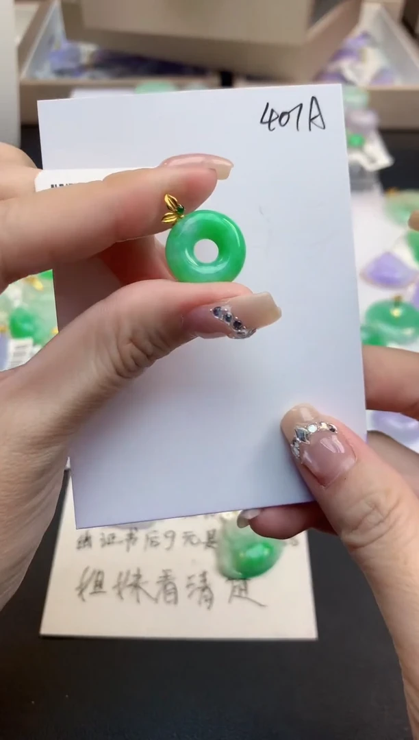 颈饰18K金镶嵌翡翠天然缅甸a货翡翠