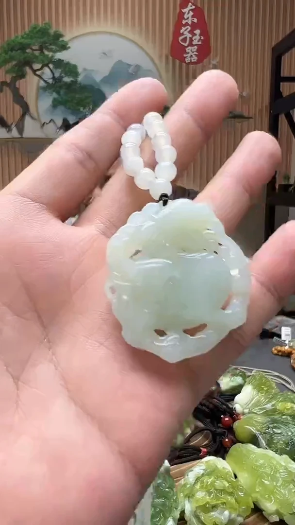 【闪购商品】蛇纹石玉颈饰未镶嵌天然玉石飞天貔貅吊坠