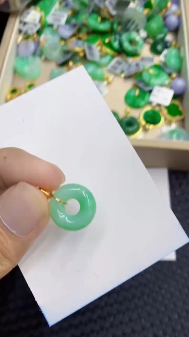 翡翠未镶嵌吊坠(不含链)1