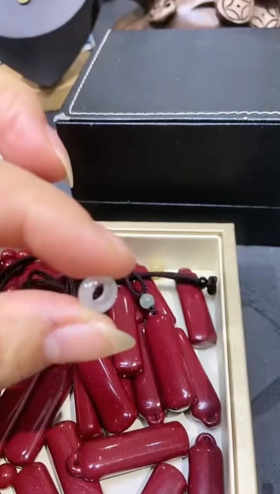 颈饰未镶嵌翡翠吊坠