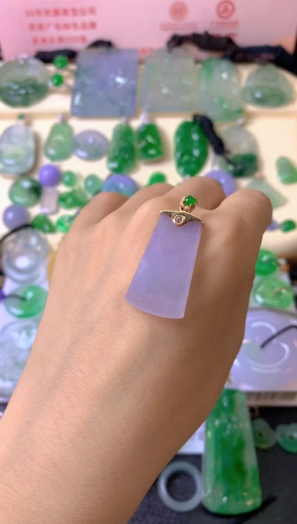 吊坠(不含链)18K金镶嵌翡翠被****暖吊坠