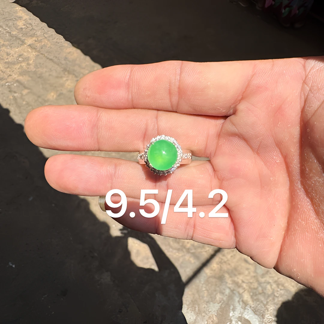 0918(小哪吒在源头)冰种翡翠正圆甜阳戒面干净肉细杠味荧光足M150