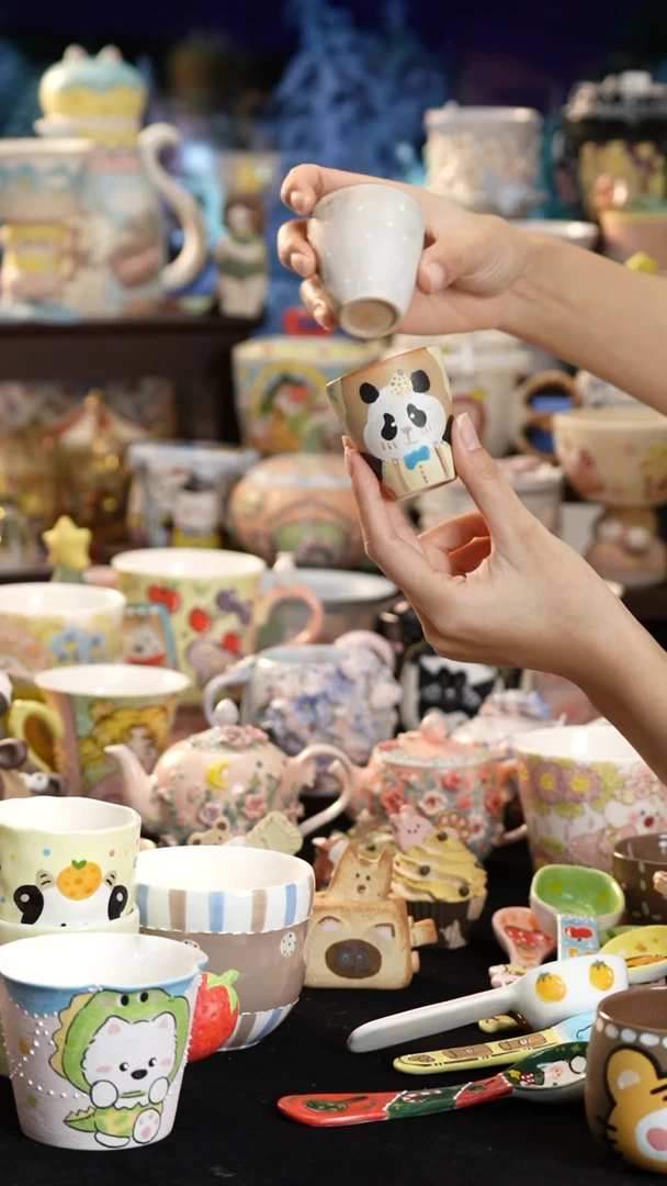 摆件陶微瑕景德镇釉下彩手绘设计师款陶瓷