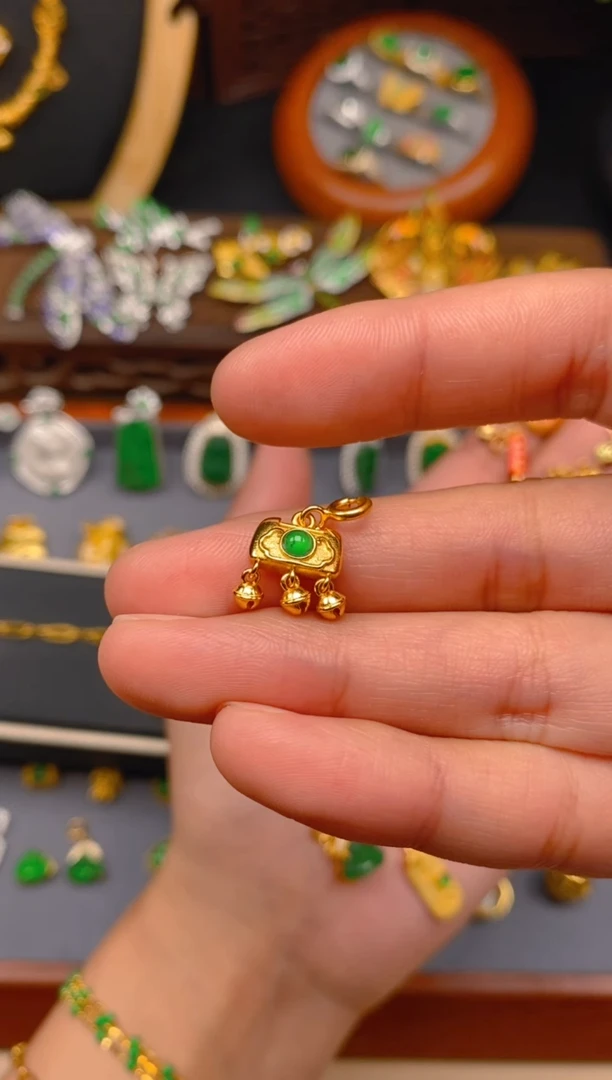 【闪购商品】翡翠吊坠(不含链)银S925镶嵌如意锁