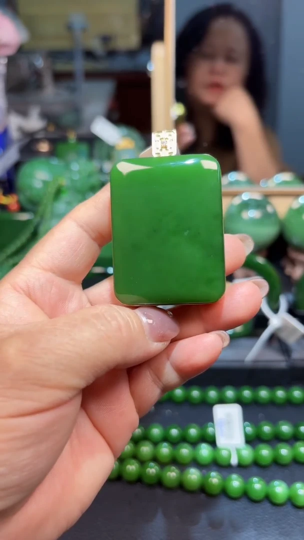 【闪购商品】和田玉（碧玉）吊坠(赠链)18K金镶嵌1