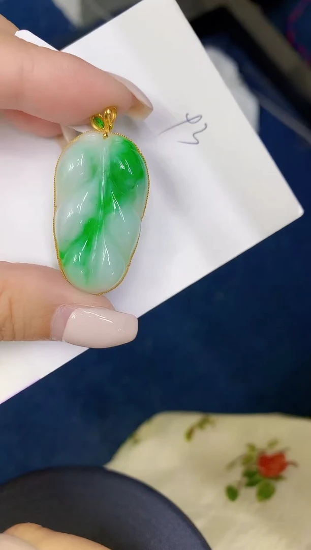 颈饰18K金镶嵌翡翠缅甸天然翡翠A货