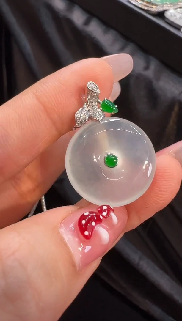 【闪购商品】翡翠颈饰18K金镶嵌吊坠