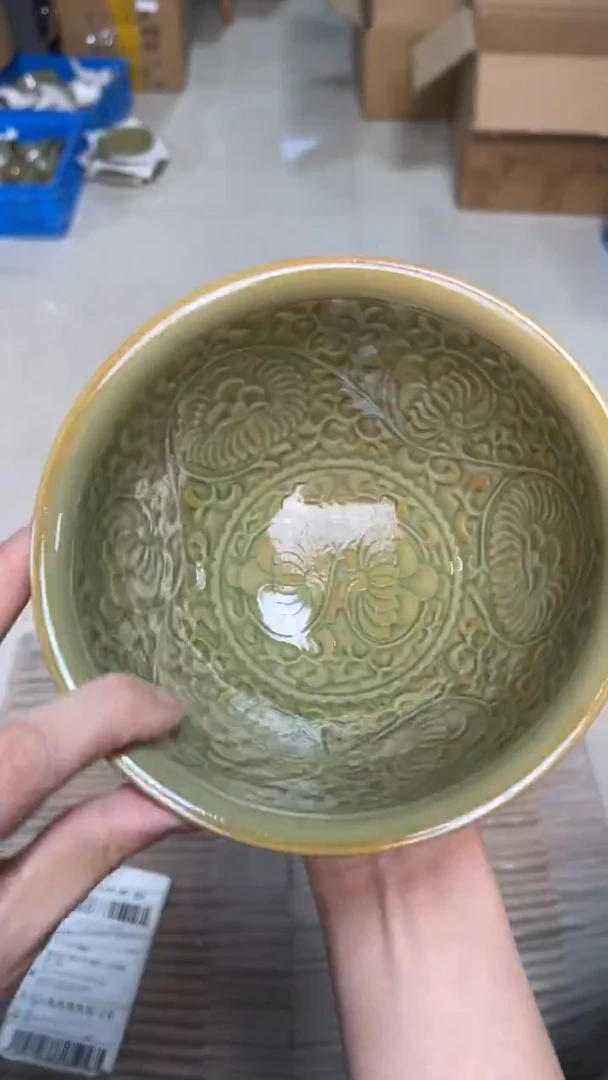 陶瓷橄榄绿菊纹碗（1个）