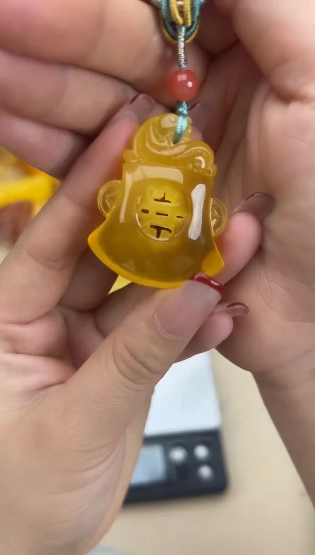 【闪购商品】琥珀裸石未镶嵌蜜蜡吊坠