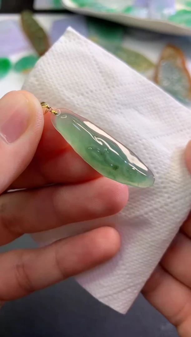 翡翠未镶嵌颈饰