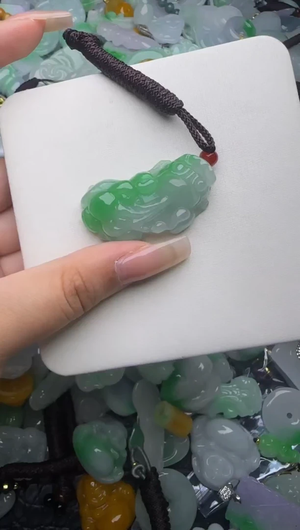 翡翠未镶嵌颈饰天然缅甸翡翠吊坠