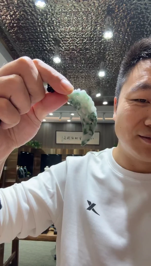 未镶嵌挂件翡翠A货翡翠多样性一件飘花龙牙