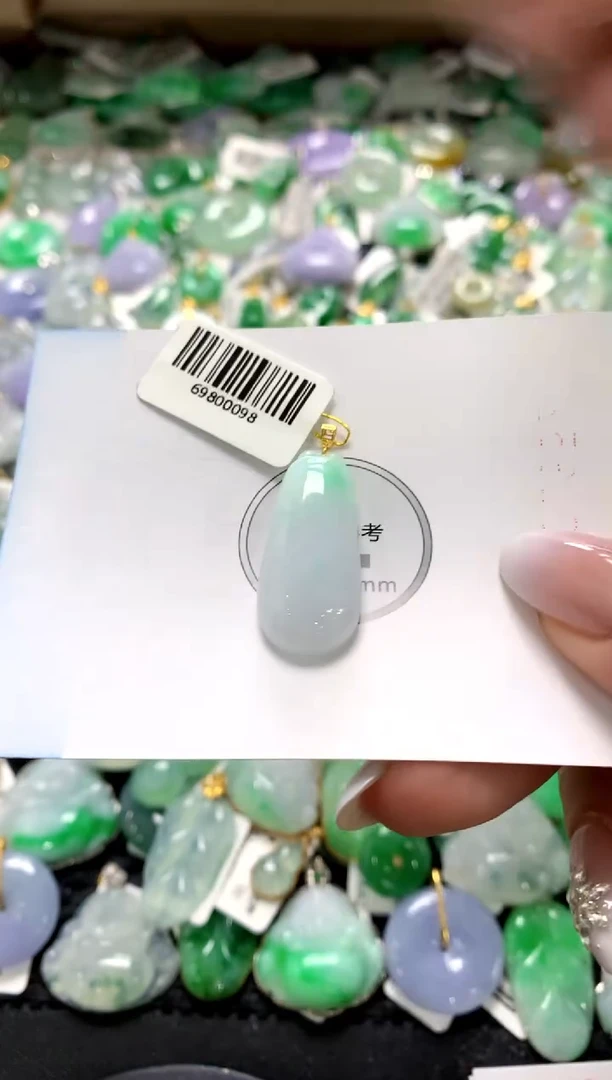 颈饰18K金镶嵌翡翠1111111111111111
