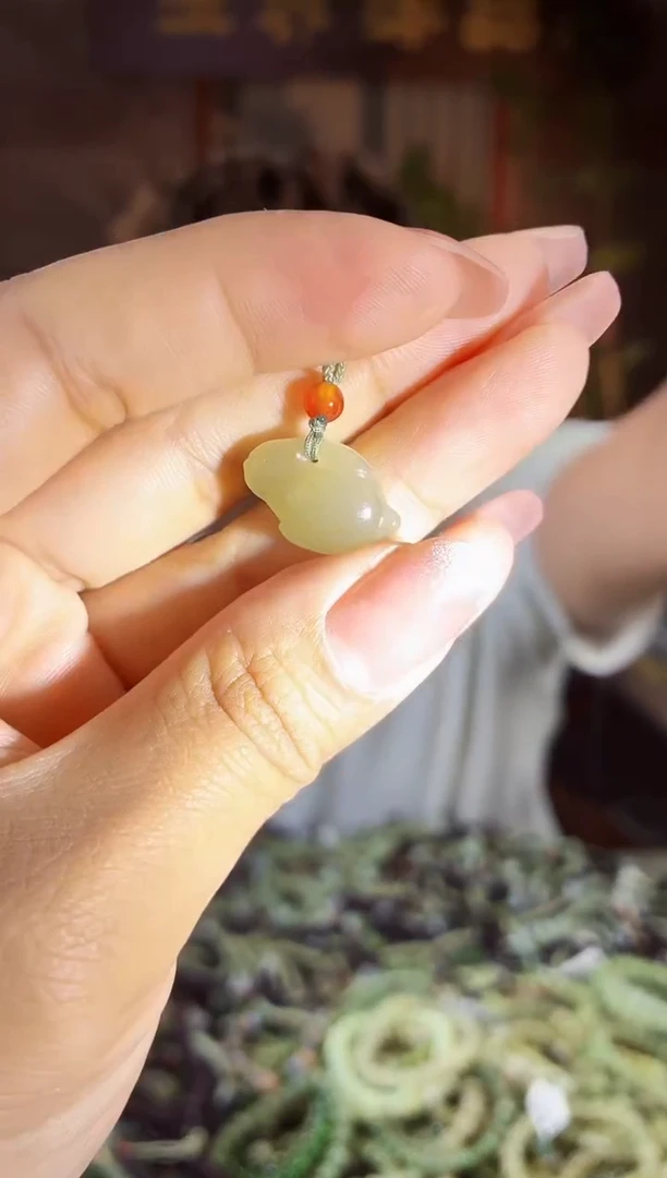 和田玉未镶嵌颈饰拍一发一