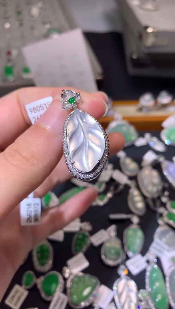 翡翠18K金镶嵌吊坠(不含链)吊坠