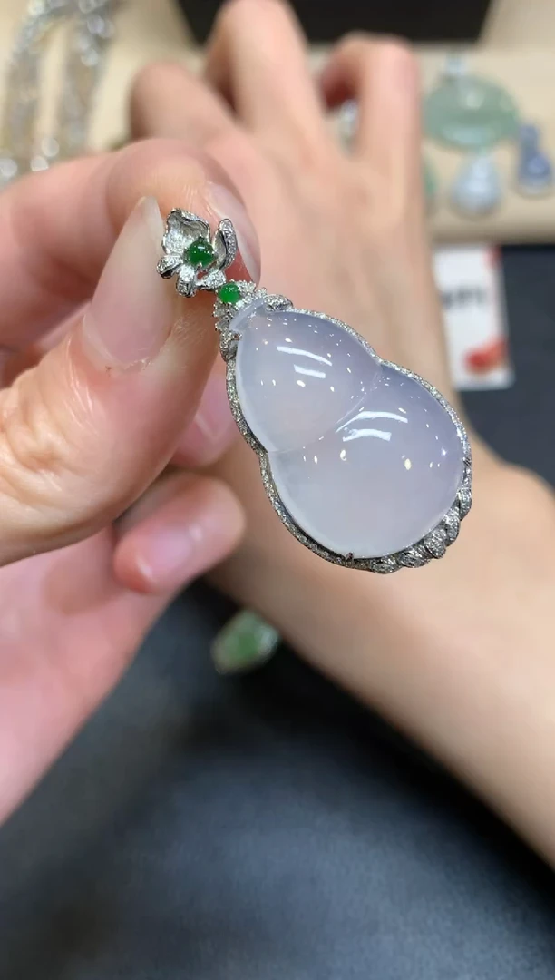 【闪购商品】翡翠颈饰18K金镶嵌葫芦【无服务费】