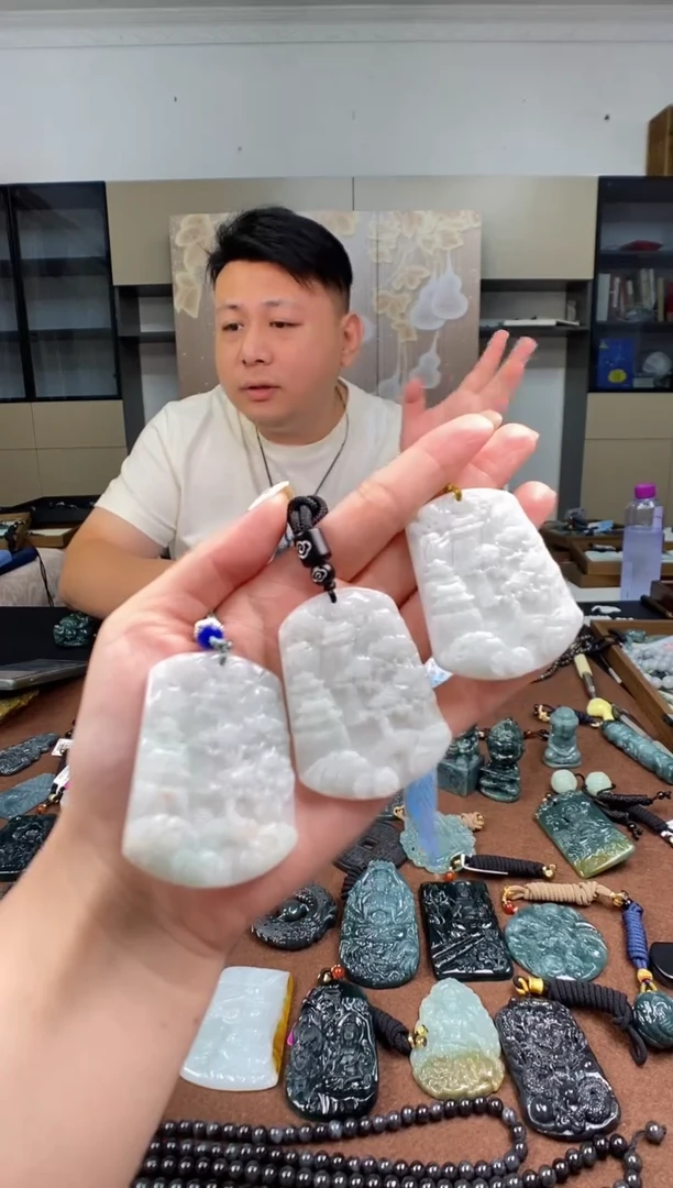 颈饰未镶嵌翡翠 多样性发其一