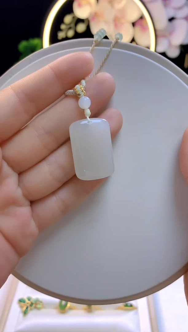 和田玉未镶嵌毛衣链白玉无事牌