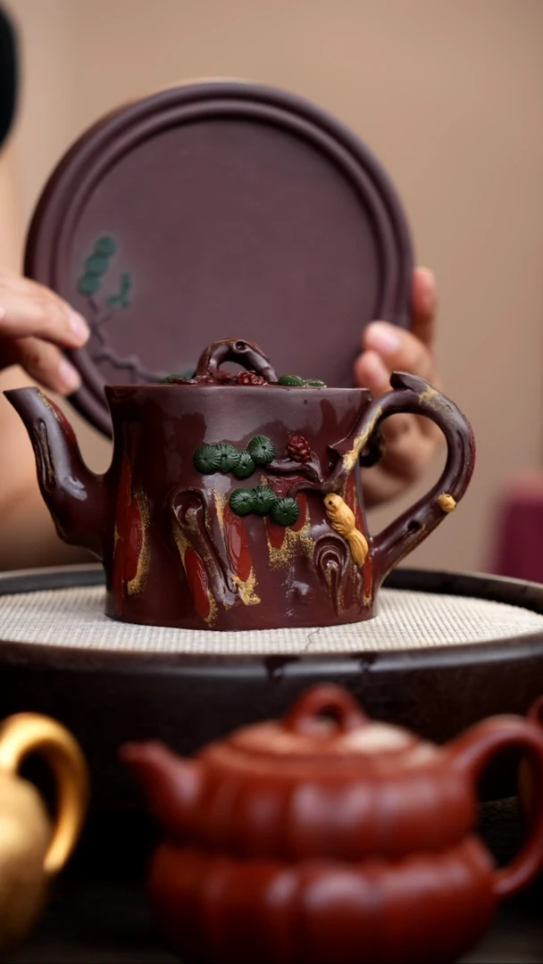 茶壶紫砂紫泥三色松桩黄松鼠高款+壶承