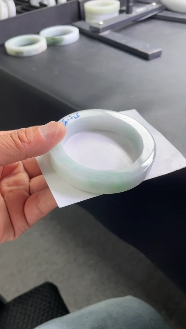 未镶嵌手镯定制翡翠手镯