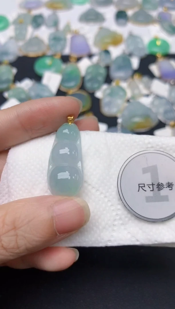 翡翠18K金镶嵌颈饰天然缅甸A货翡翠