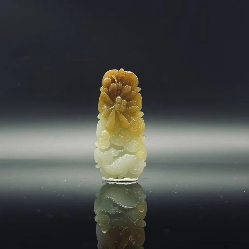 和田玉且末糖白连年有余吊坠2145