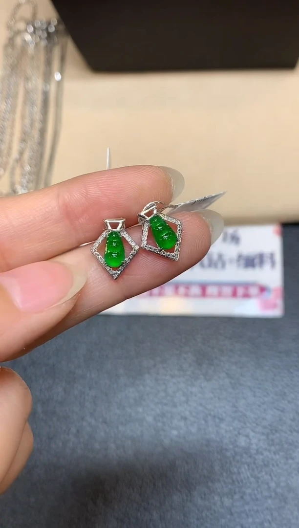 18K金镶嵌翡翠耳饰【无鉴赏期】福豆【无服务费