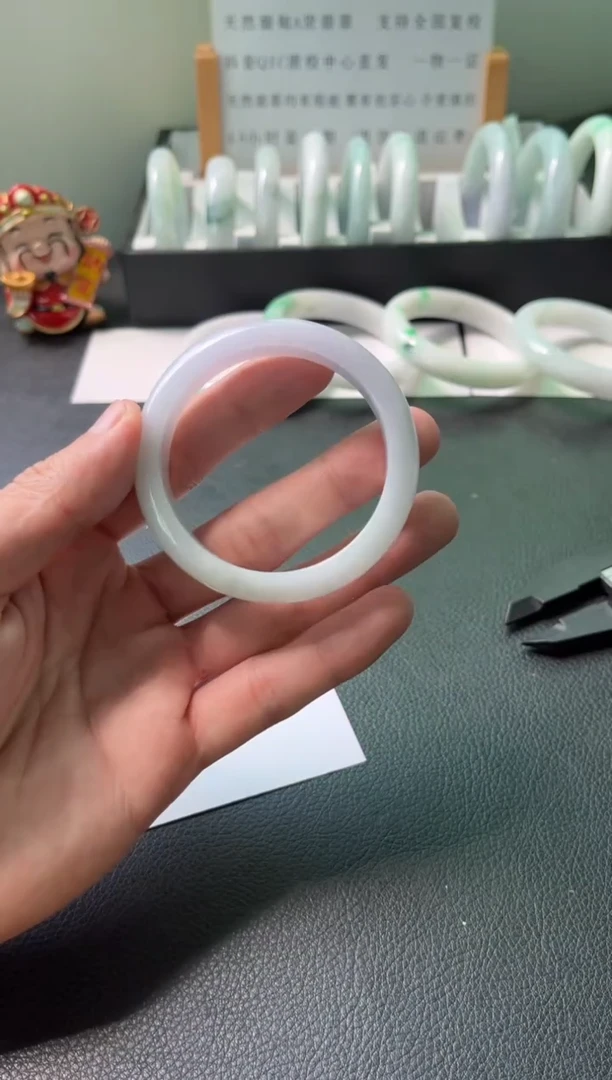 翡翠手镯未镶嵌纯天然缅甸翡翠A货（默认有瑕，介意勿拍）52