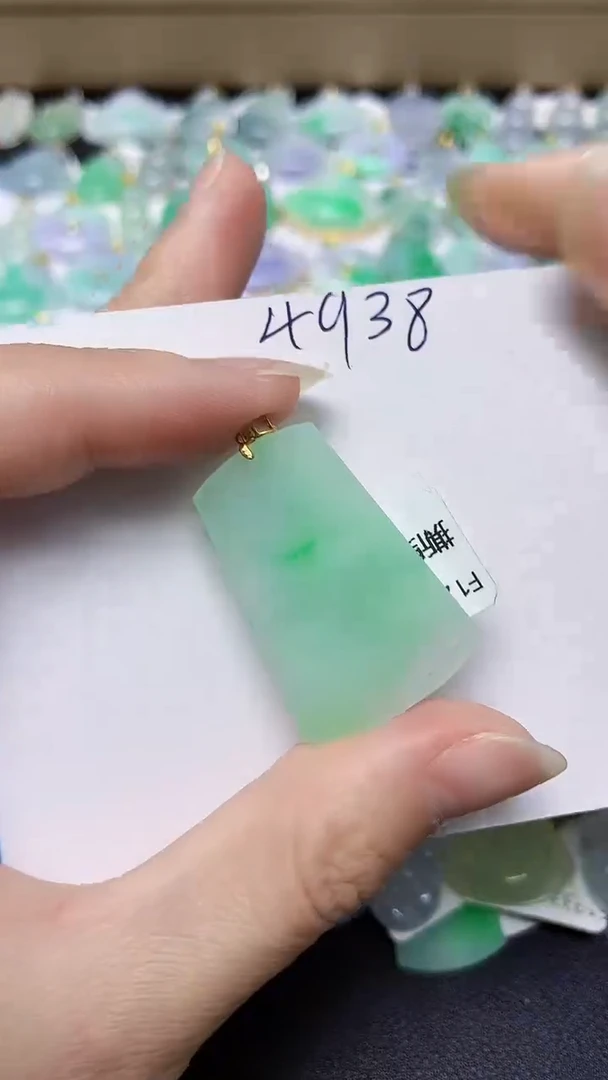 翡翠18K金镶嵌颈饰 天然缅甸翡翠A货