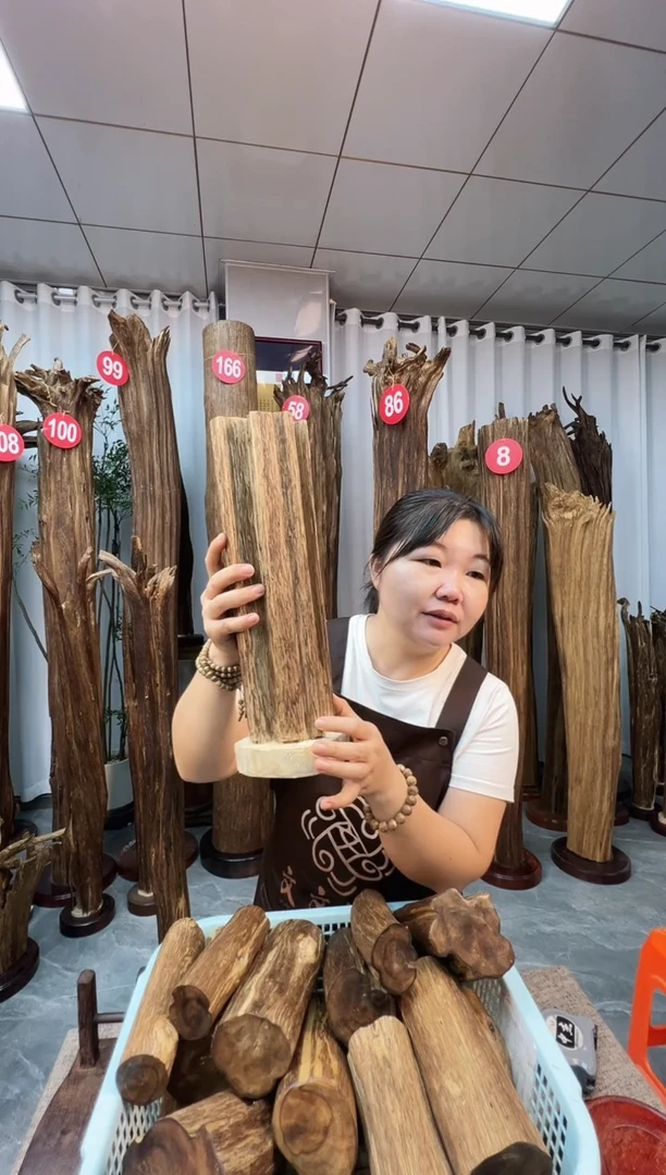 沉香碎屑沉香沉香原料摆件工艺品一百以上带底座