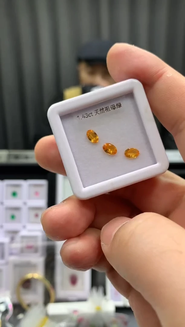 【闪购商品】石榴石（芬达石）裸石未镶嵌多样性发货一组3粒 有包体