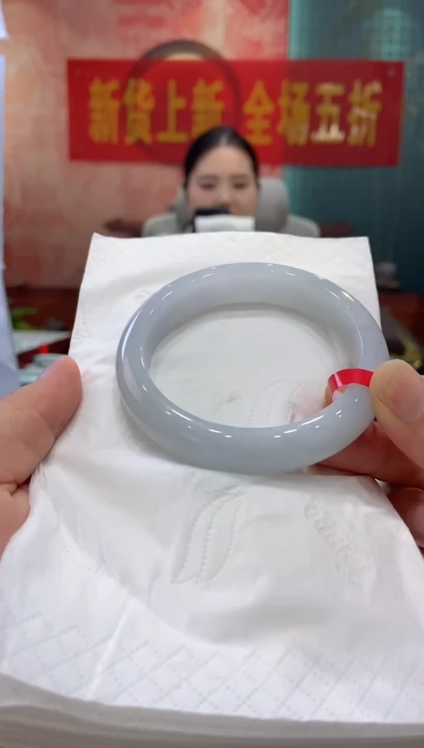 翡翠手镯未镶嵌多人00023516