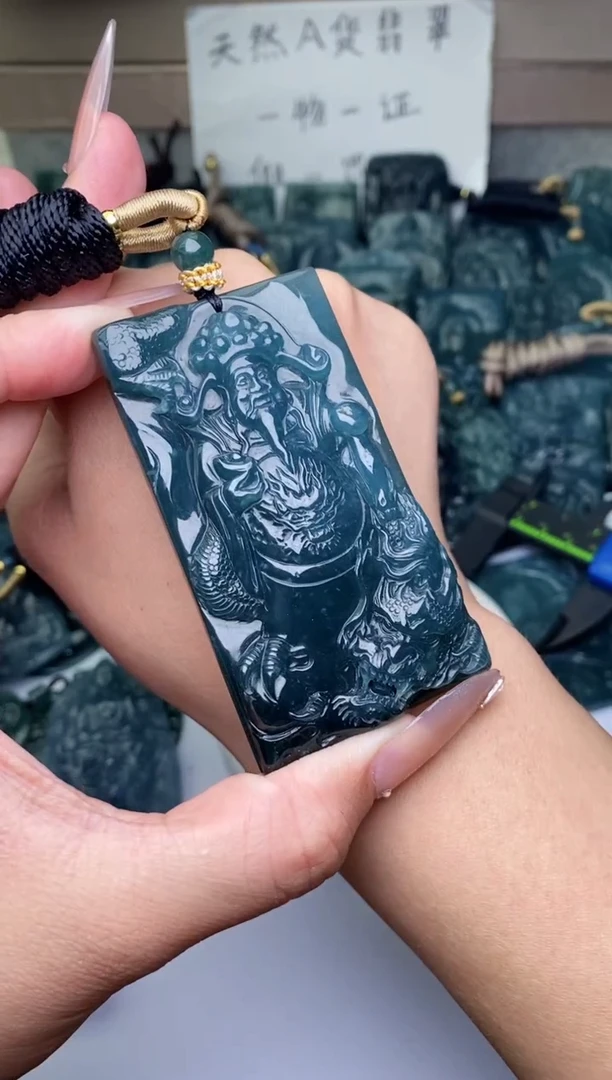 颈饰未镶嵌翡翠