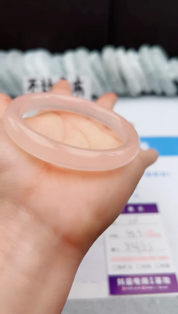 【闪购商品】石英质玉手镯未镶嵌36