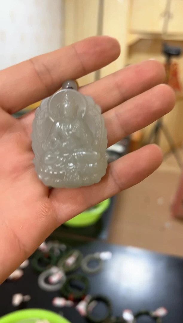 和田玉未镶嵌吊坠(赠链)且末料青白玉观音吊坠