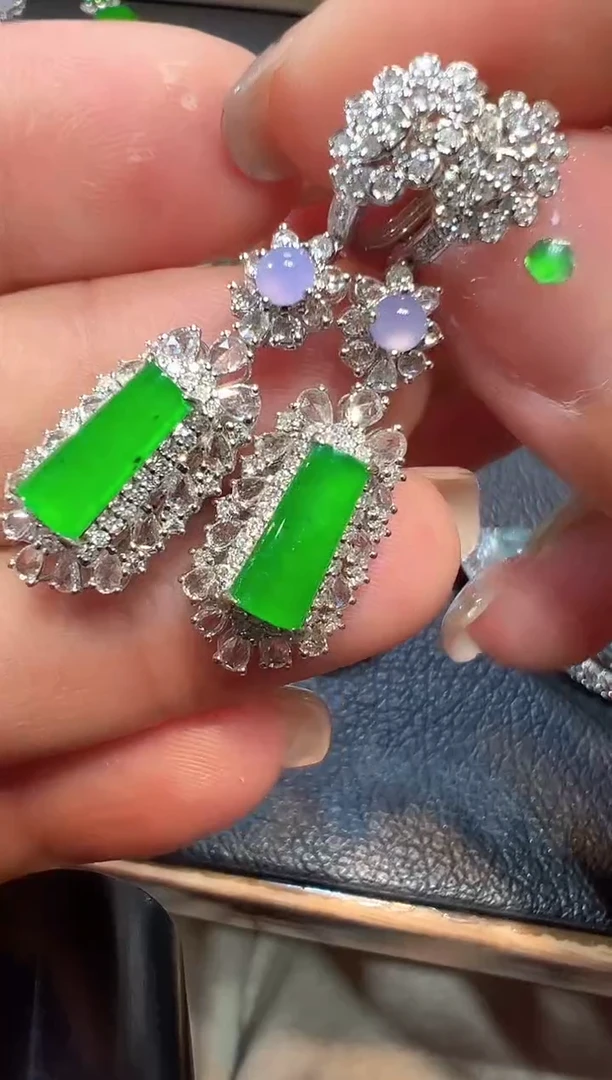 【闪购商品】翡翠耳饰18K金镶嵌无事牌