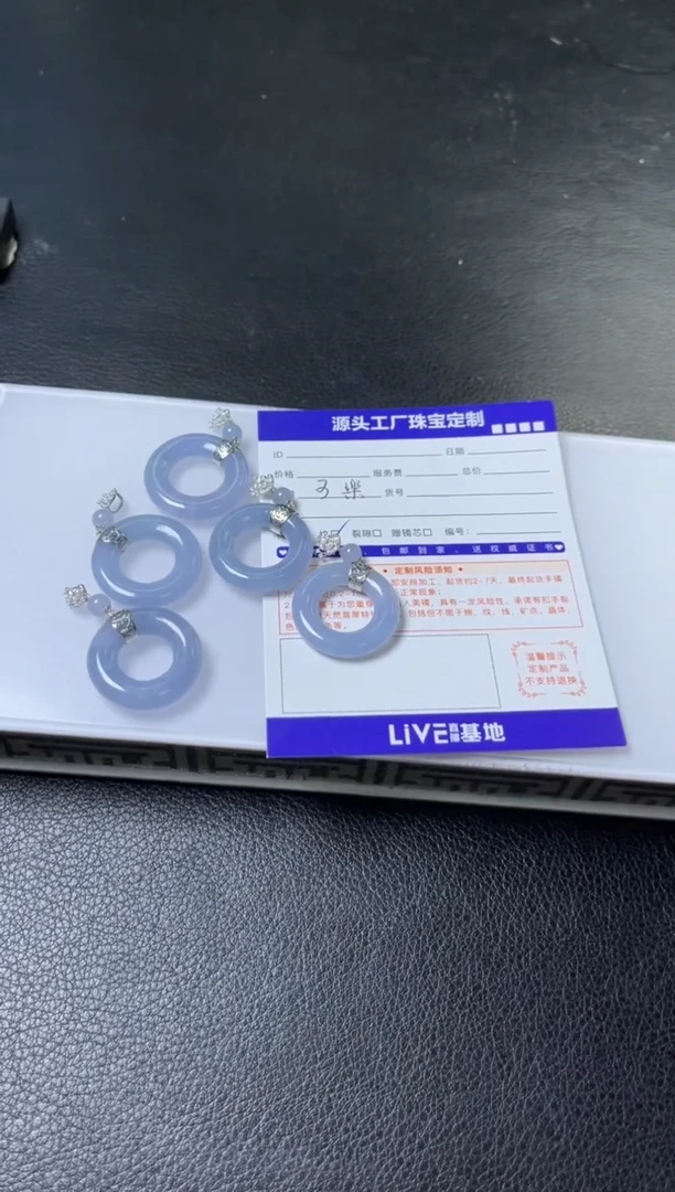 18K金镶嵌挂件翡翠/多样性发一件