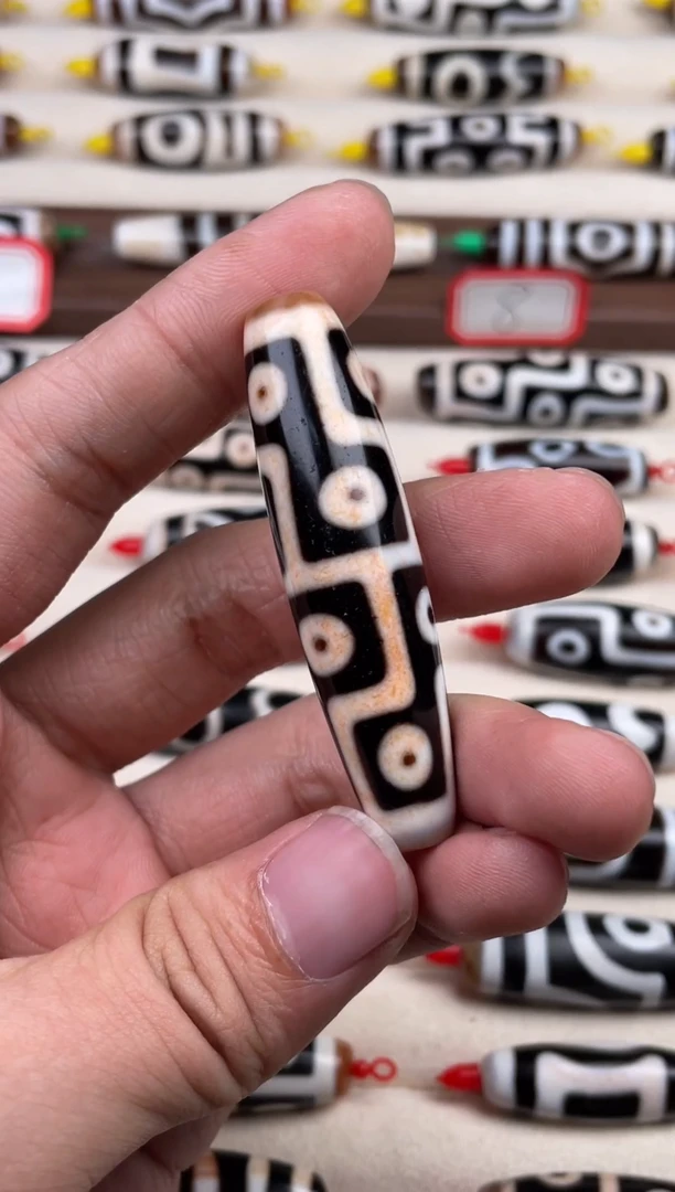 玛瑙/玉髓裸珠小**屁57.5*15.9 行运十二眼图腾