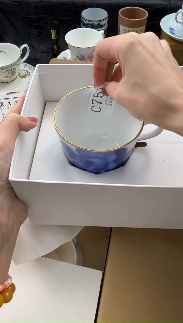 瓷片爱****周       C757*